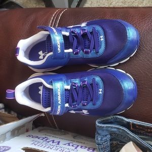 Girls size 3y Under Armour shoes